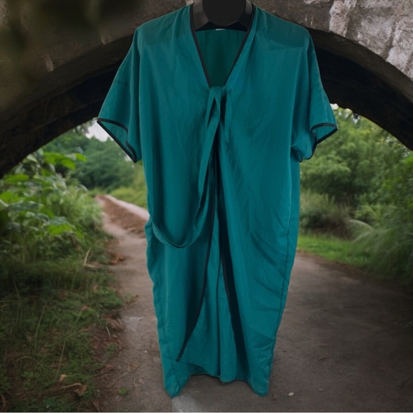 Nylon Robe by André, Style 8101 OS - Picture 4 of 8